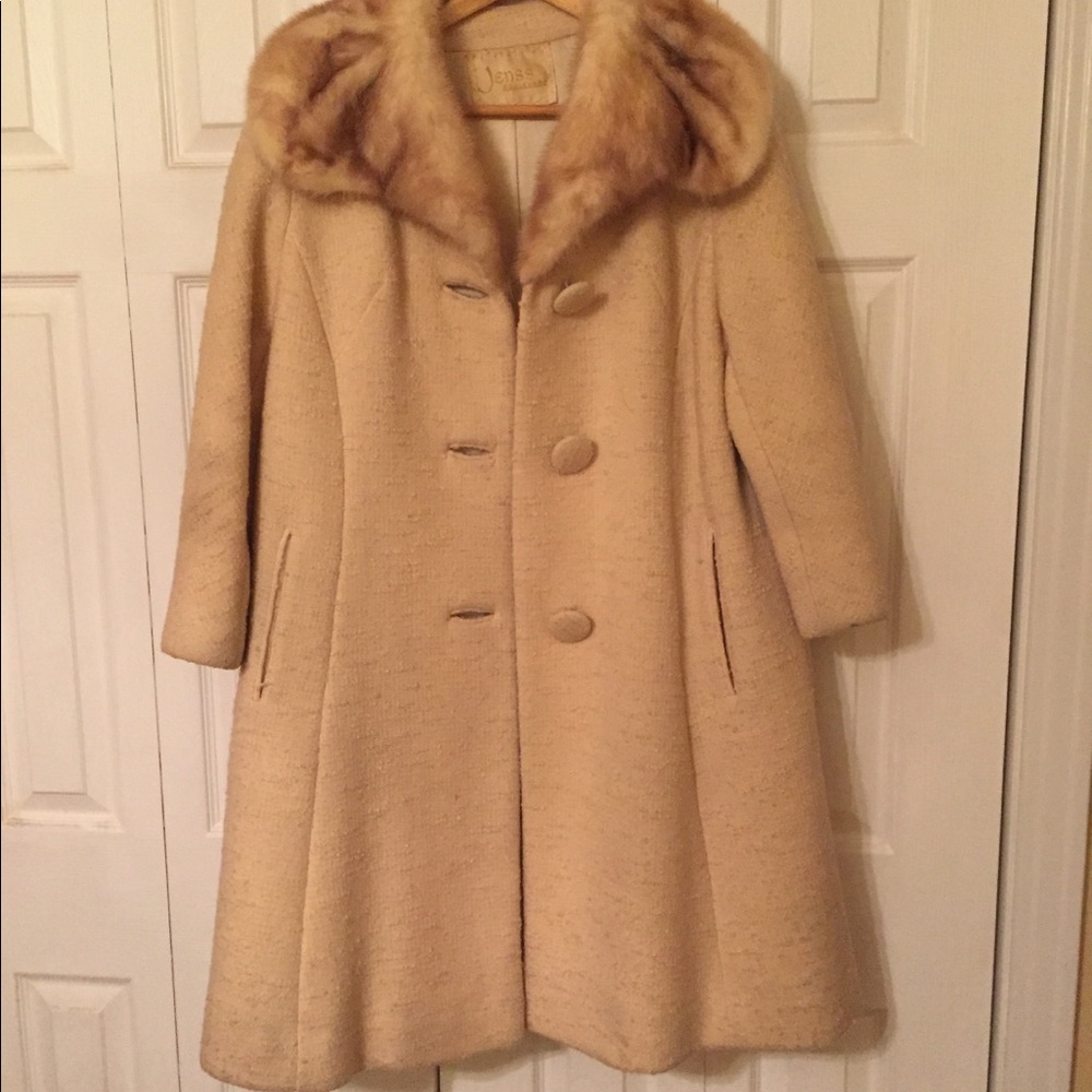 Vintage Circa 1960s Cream Fur Collar Coat